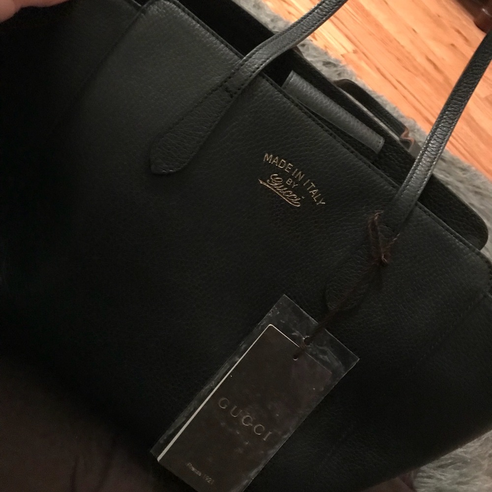 Gucci medium swing tote